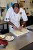Le Chef Lionel Roux du restaurant &laquo;Au pied du Mur&raquo; � 63115 Mezel (Puy-de-D�me) emploie le Couteau japonais EPICURE Alpha.